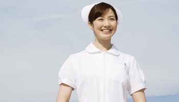 新人看護師の初任給はどのくらいが普通なのでしょうか？